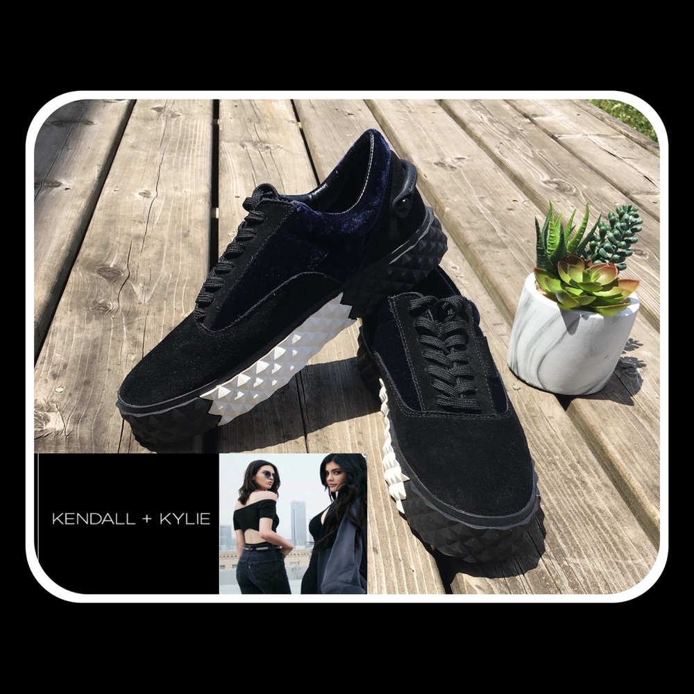 Kendall & Kylie Sneakers Unisex